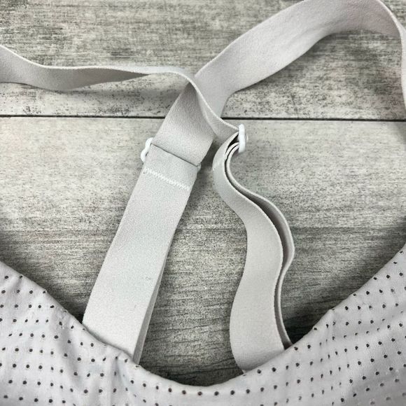 Victoria’s Secret sports bra mess - Picture 2 of 7